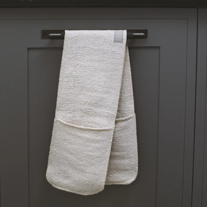 Woods Traditional Cotton Double Oven Gloves - Image 3