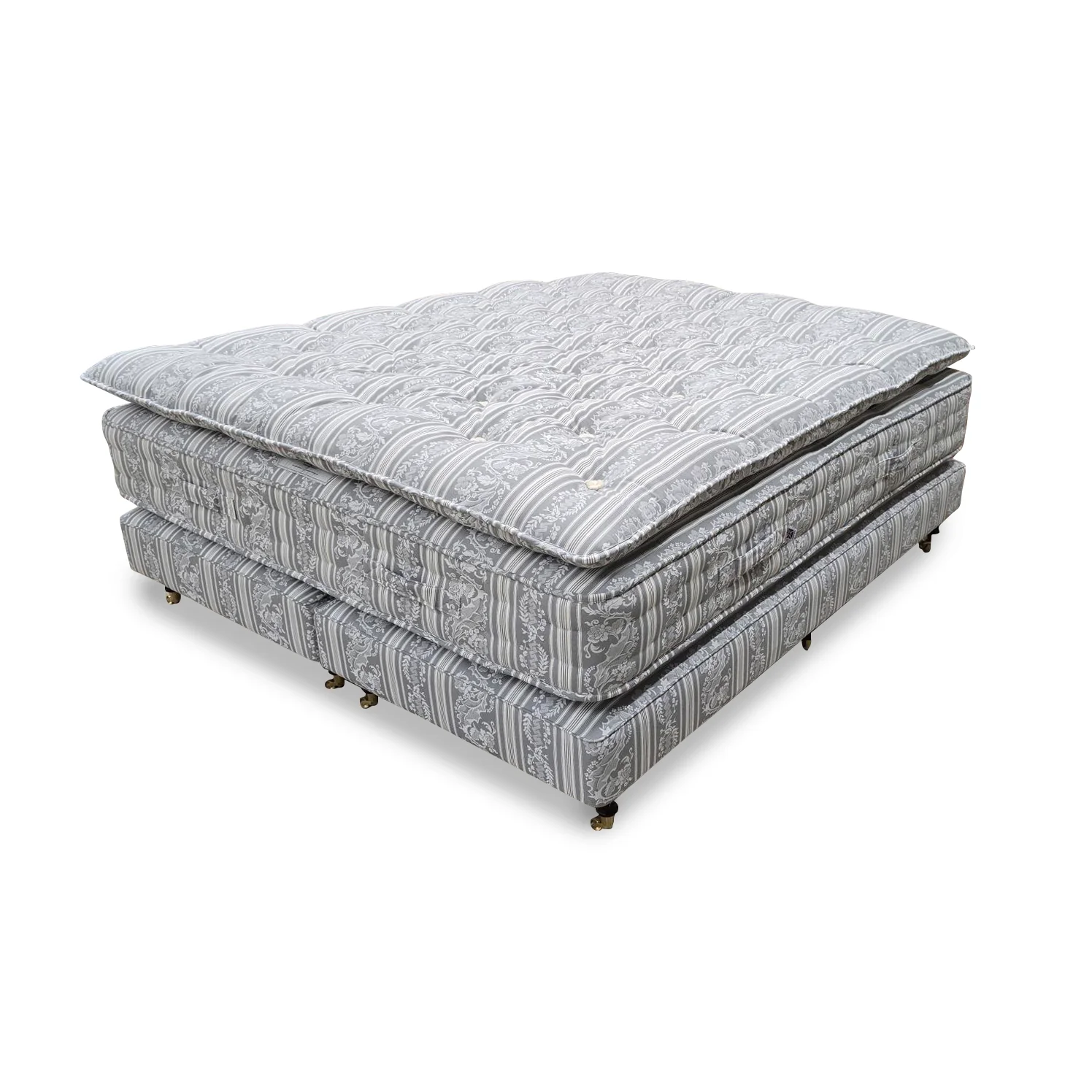 Woods Finest Handmade Bed with Topper - Image 3